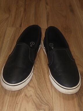 🐞10 for $13❗️SALE❗️Black Slip-On Girl's Casual Sneakers